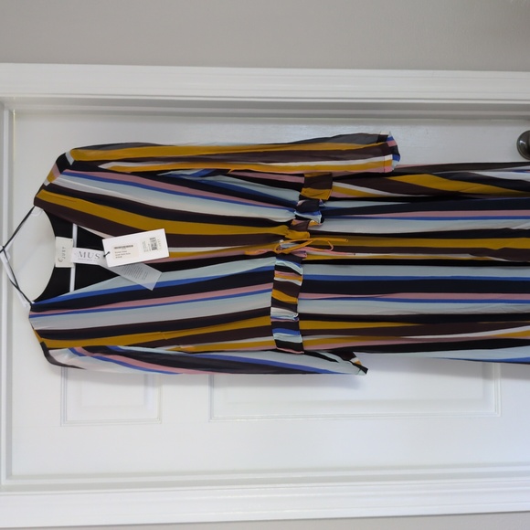 JUST dress size SMALL - Picture 3 of 3